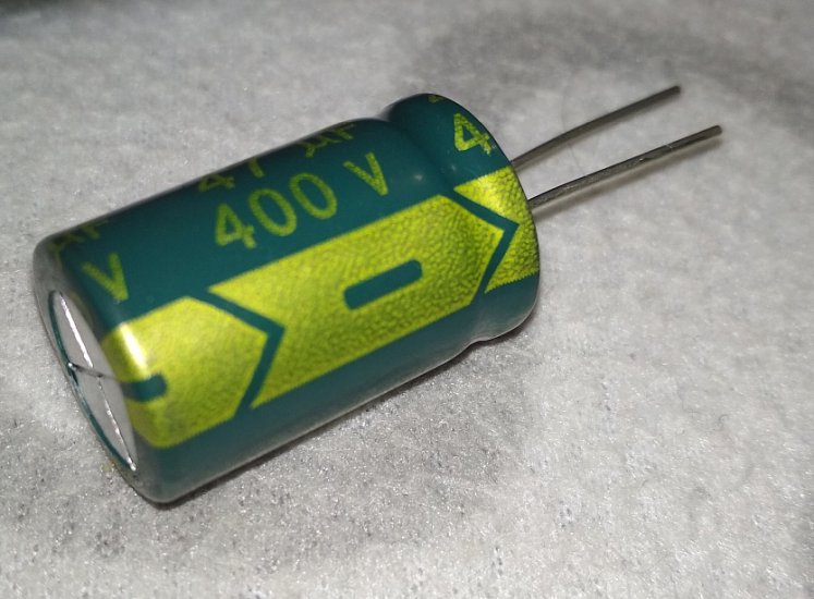 Kondenztor elektrolytick 47uF 400V 16x26 rozte 7 mm 105C - Kliknutm na obrzek zavete